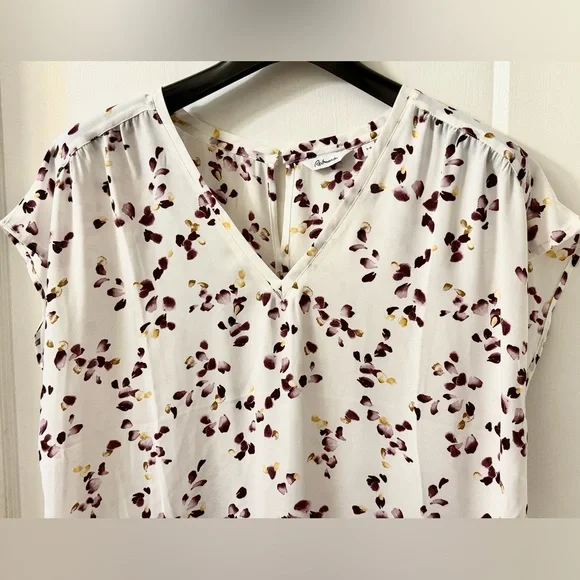 Reitmans White and Plum Floral Blouse - Picture 6 of 11